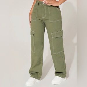 SHEIN PETTIE High Waist Flap
Pocket Cargo Jeans